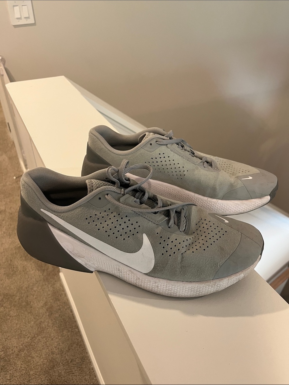 Nike Men's Gray Athletic Training Sneakers